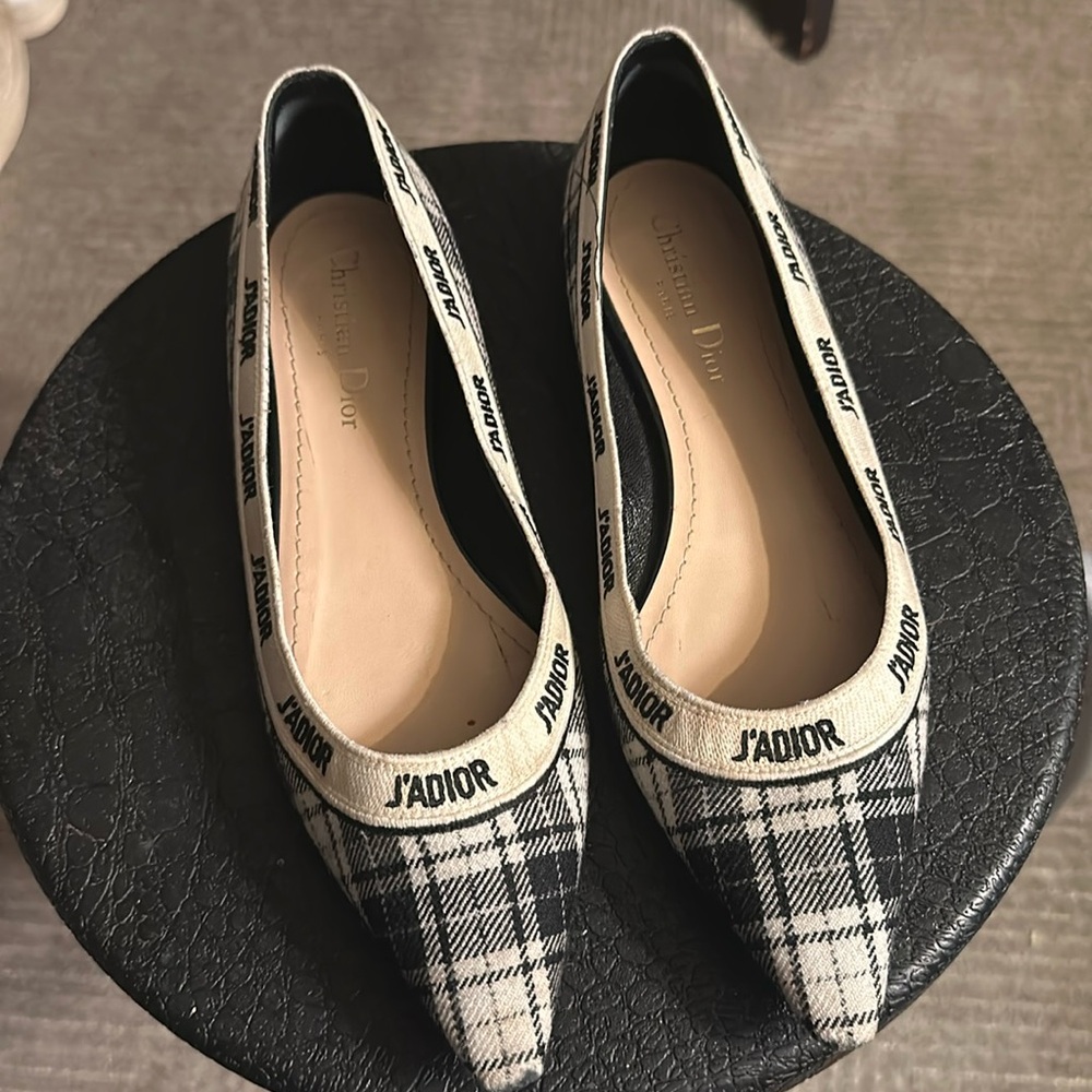 J'ADior pointed flat shoes